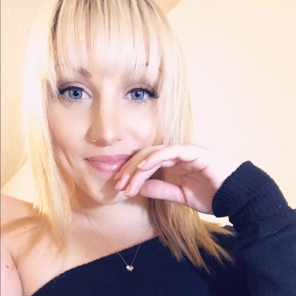 Meet your Posher, Alix - Picture 1 of 1